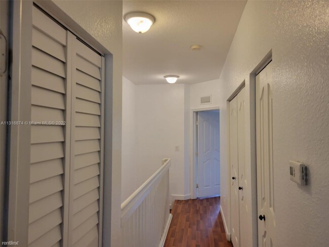 Foto del edificio - 3 br, 3.5 bath Townhome - Kendall Greens C...