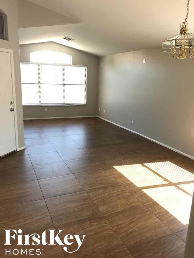 Foto del edificio - 10237 W Jessie Ln