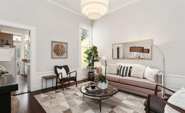 Building Photo - 3 Bed / 2 Bath, 2nd Floor Victorian Flat, ...