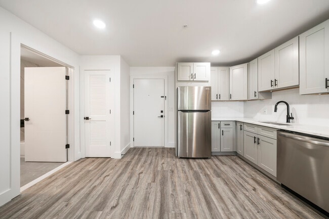 Building Photo - 242 Spring St