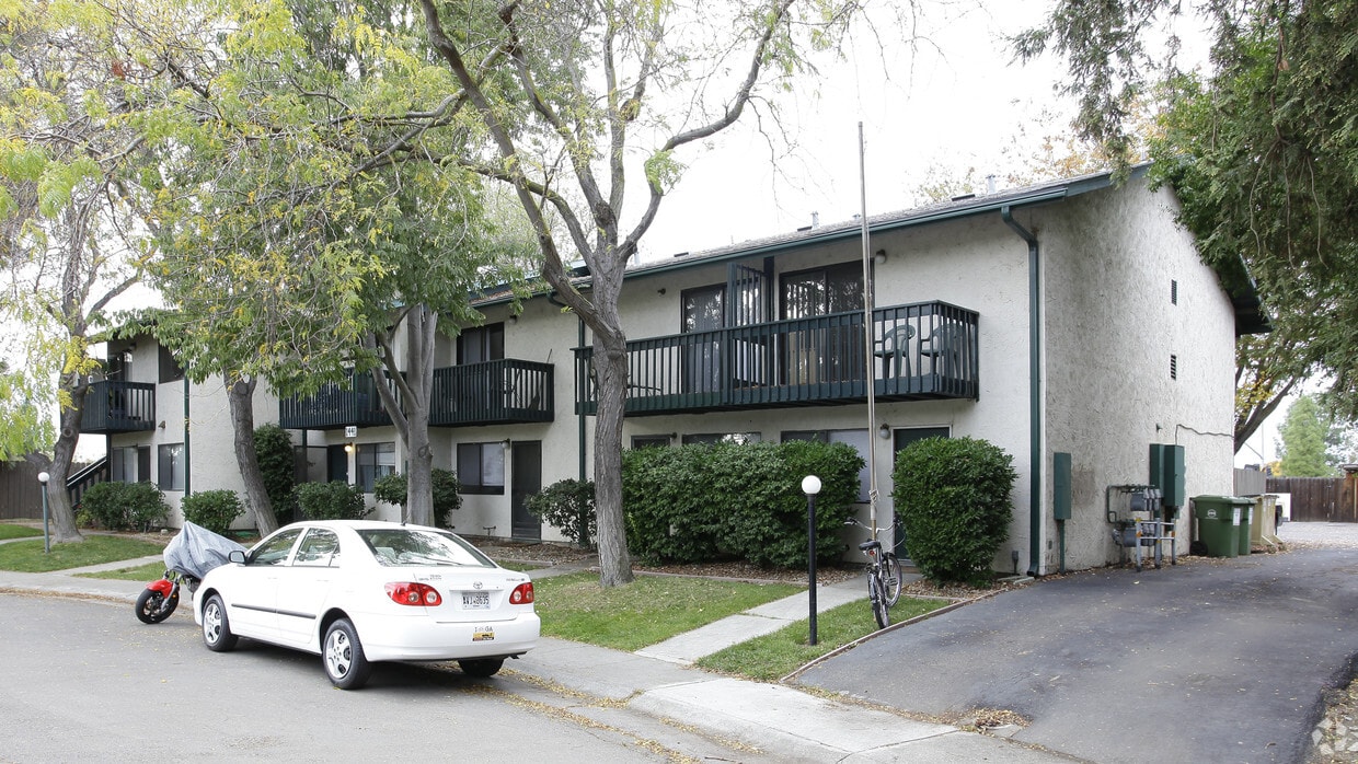 Primary Photo - 1441 Drake Dr