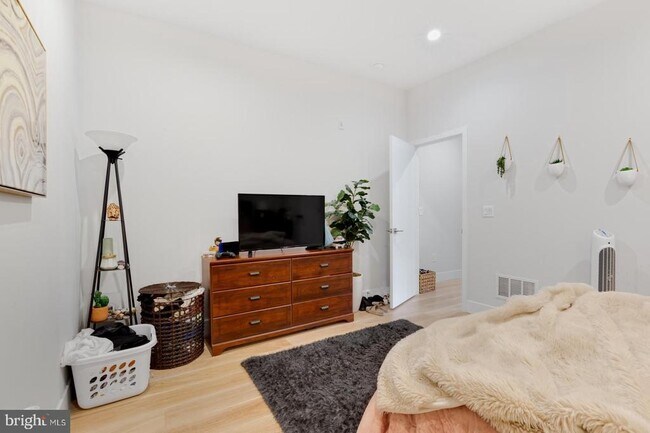 Foto del edificio - 1702 Point Breeze Ave