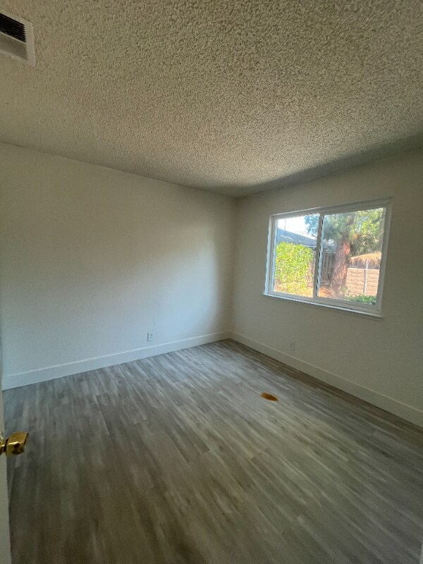 Building Photo - 114 Damsen Dr