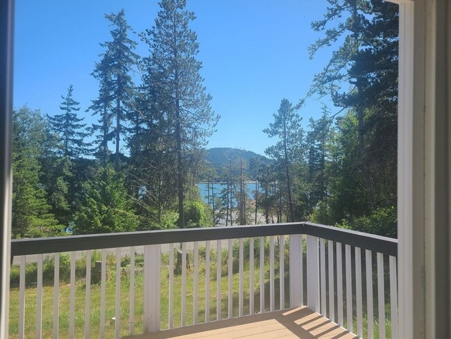 Building Photo - For Rent: 3 Bed / 2 Bath Home Near Roche H...