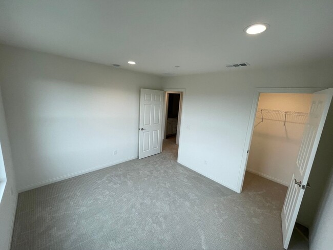 Building Photo - 3 Bed 3 Bath Townhouse in San Marcos - Brand New