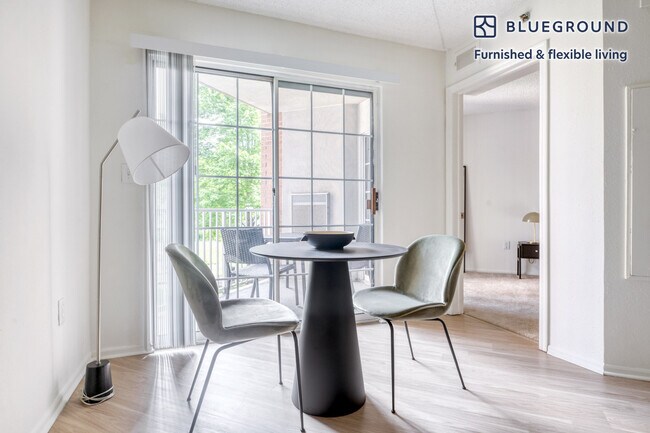 Foto del edificio - 444 Washington Blvd