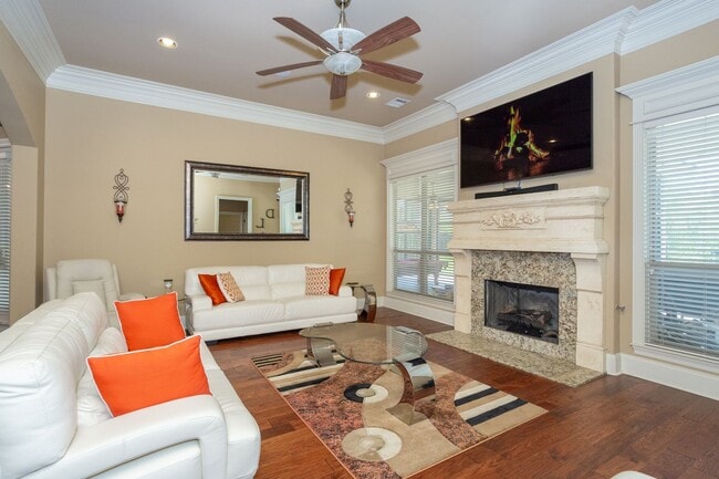 Building Photo - Fully Furnished, All-Inclusive Lakefront L...