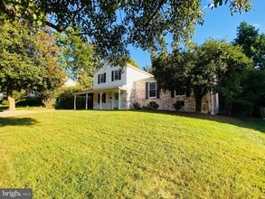 Building Photo - 615 Smallwood Rd