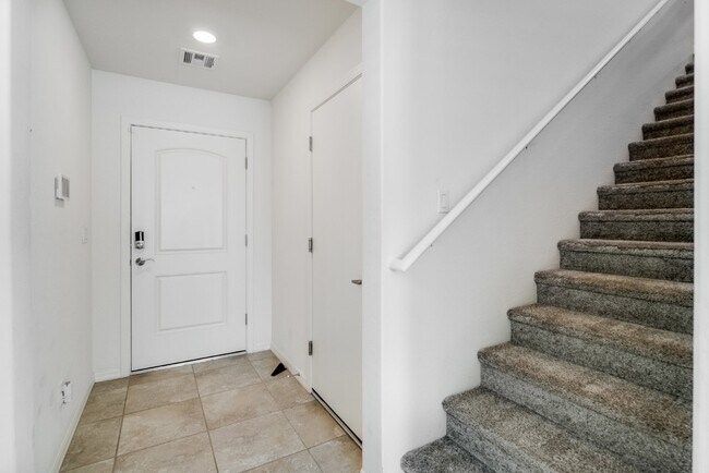 Foto del edificio - 3 bedroom 2 1/2 bath home ready for move in!
