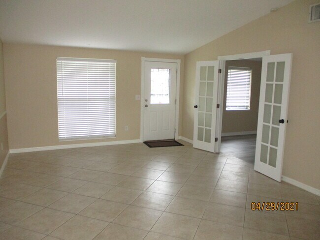 Foto del edificio - 422 Coconut Ave E