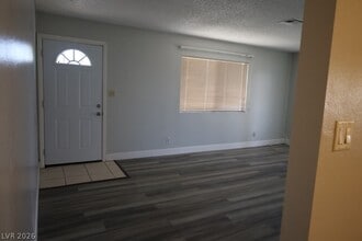 Building Photo - 1309 E Cartier Ave