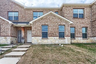 Building Photo - 1914 Timber Oaks Dr