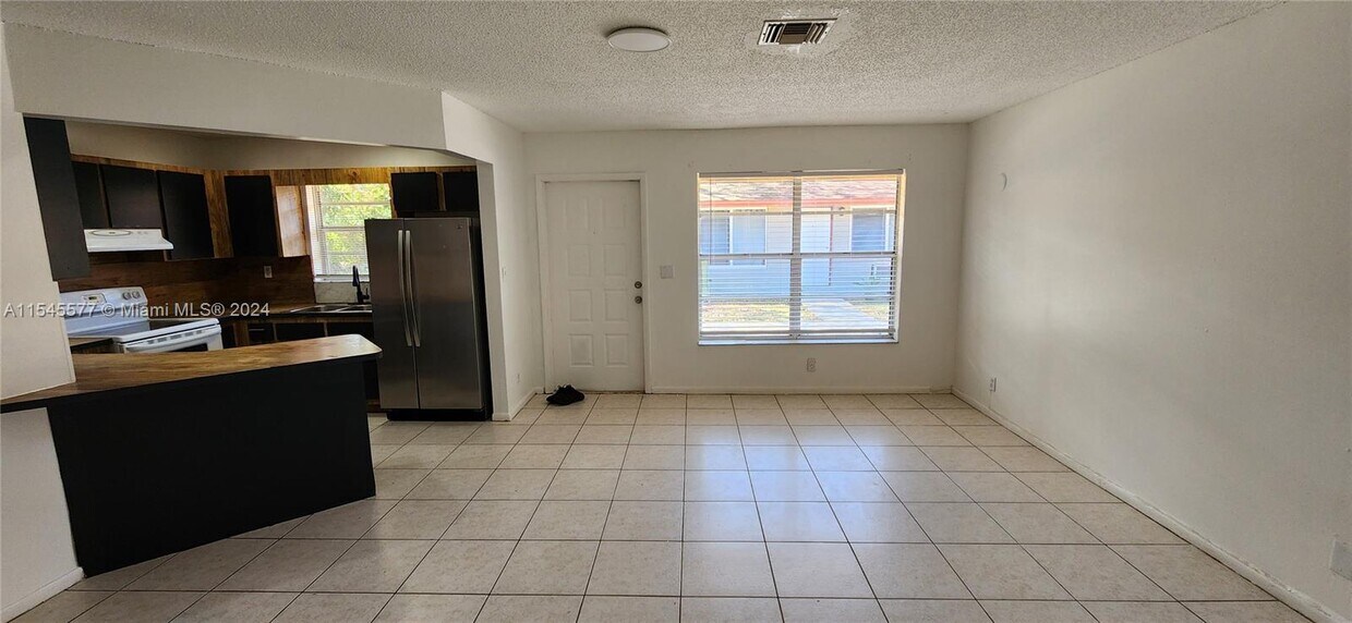 Primary Photo - 1750 SW 21st St