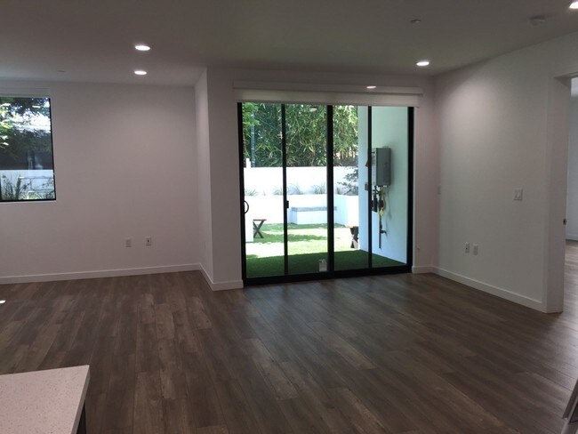 Foto del edificio - 11478 Moorpark St
