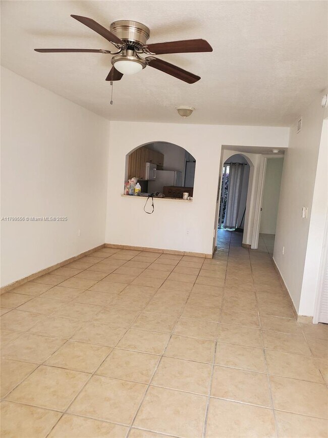 Foto del edificio - 2721 SE 12th Pl