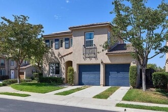 Building Photo - 402 Paseo Del Concho