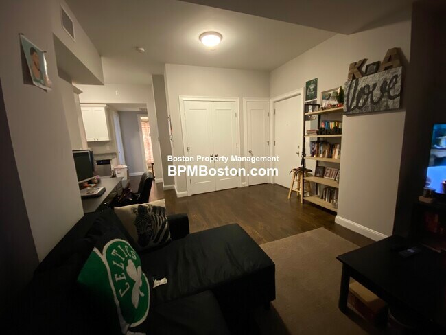 Foto del edificio - 10 Merrymount Ave