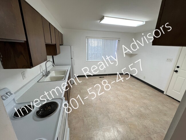 Building Photo - Two-Bedroom Apartment in South Salt Lake!