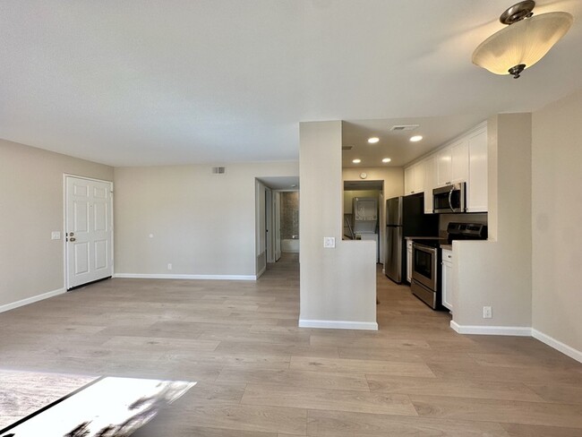 Building Photo - Newly Remodeled 2 Bedroom 2 Bath Near UTC ...