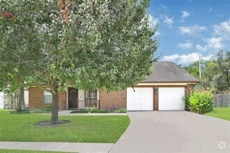 Building Photo - 2215 Saradon Dr
