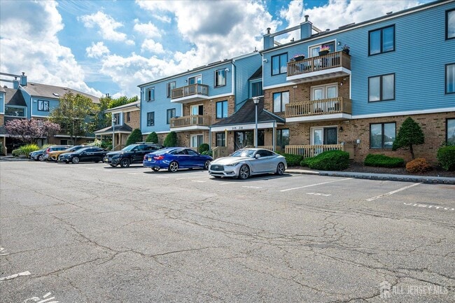 Building Photo - 213 Peach St