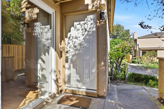 Foto del edificio - Sunset Park Townhouse Available for Rent!