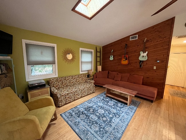 Building Photo - 377 Sir Chandler Dr