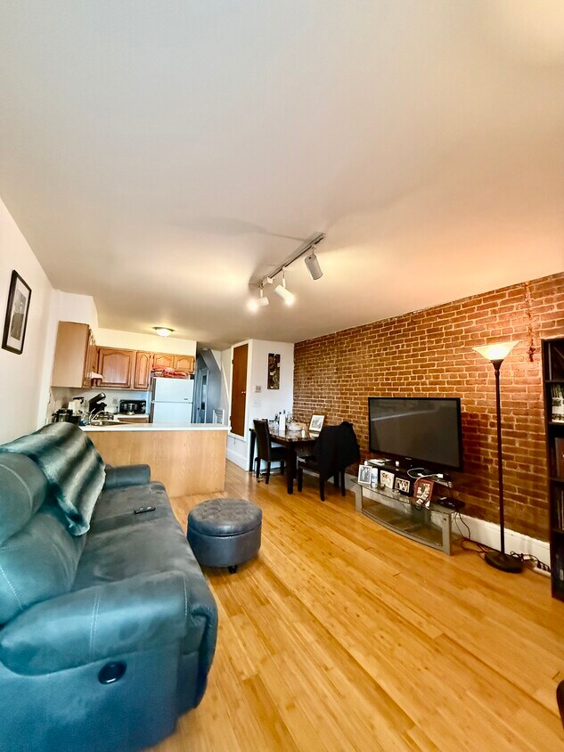 Entrance - 841 Garden St