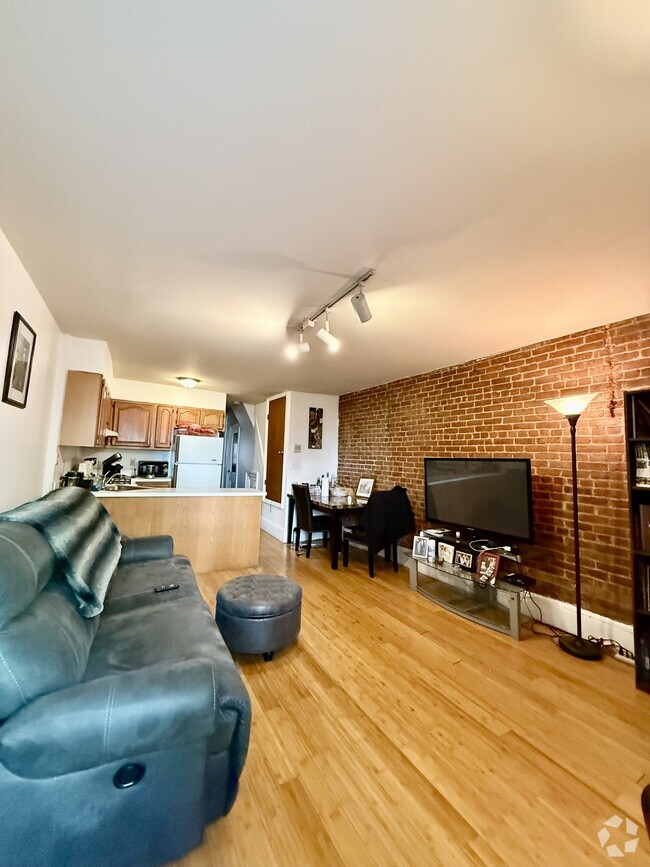 Building Photo - 841 Garden St
