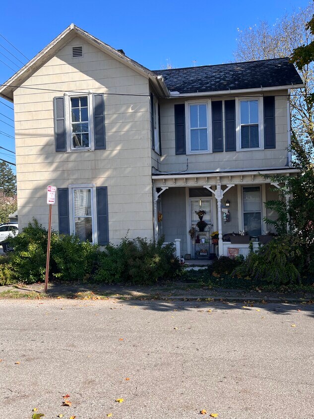 Primary Photo - 116 N Pearl Ave