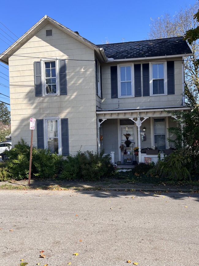 Building Photo - 116 N Pearl Ave