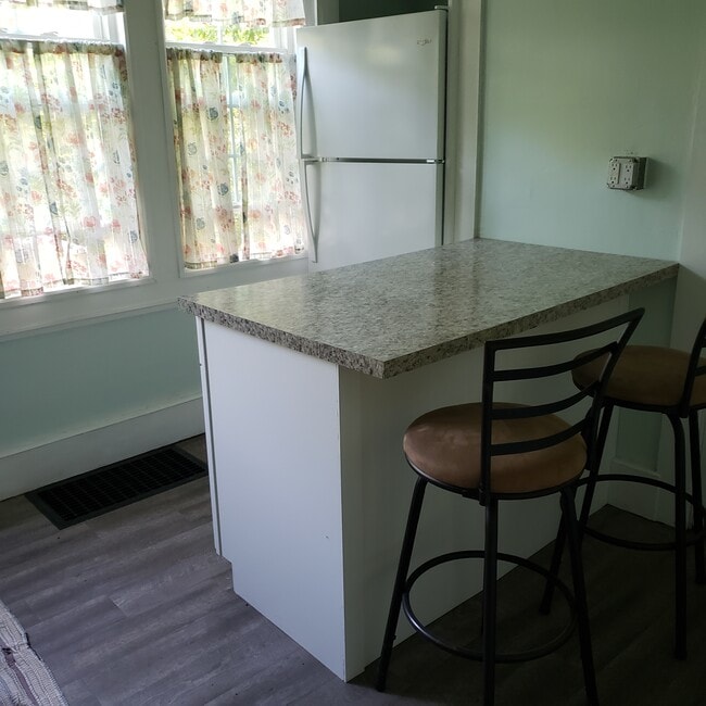 Kitchen - 1861 N Main St
