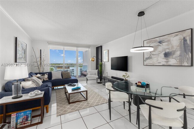 Building Photo - 2301 Collins Ave