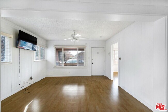 Foto del edificio - 333 W 70th St