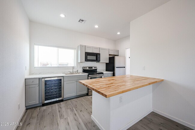 Foto del edificio - 22337 W Dove Valley Rd