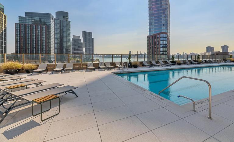 Foto principal - 0 bedroom in LONG ISLAND CITY NY 11109
