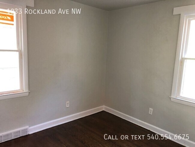 Foto del edificio - 1033 Rockland Ave NW