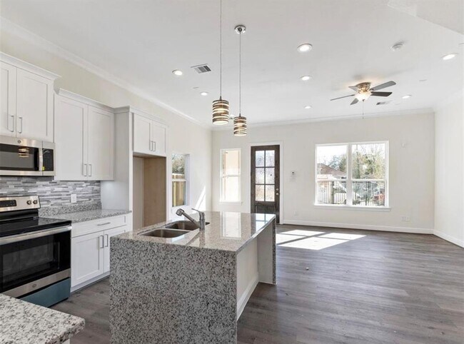 Building Photo - 5031 Willow Glen Dr