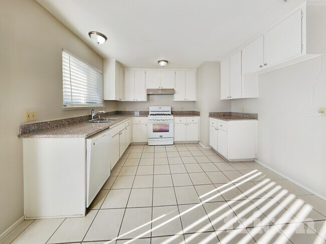 Foto del edificio - 1872 Little John Way