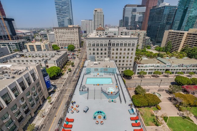 Renaissance Tower Apartments Los Angeles Ca With An Expansive Amenity Package Renaissance Tower Is The Perfect La Address