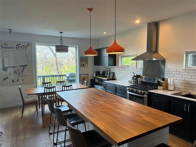 Foto del edificio - 2109 Riverview St