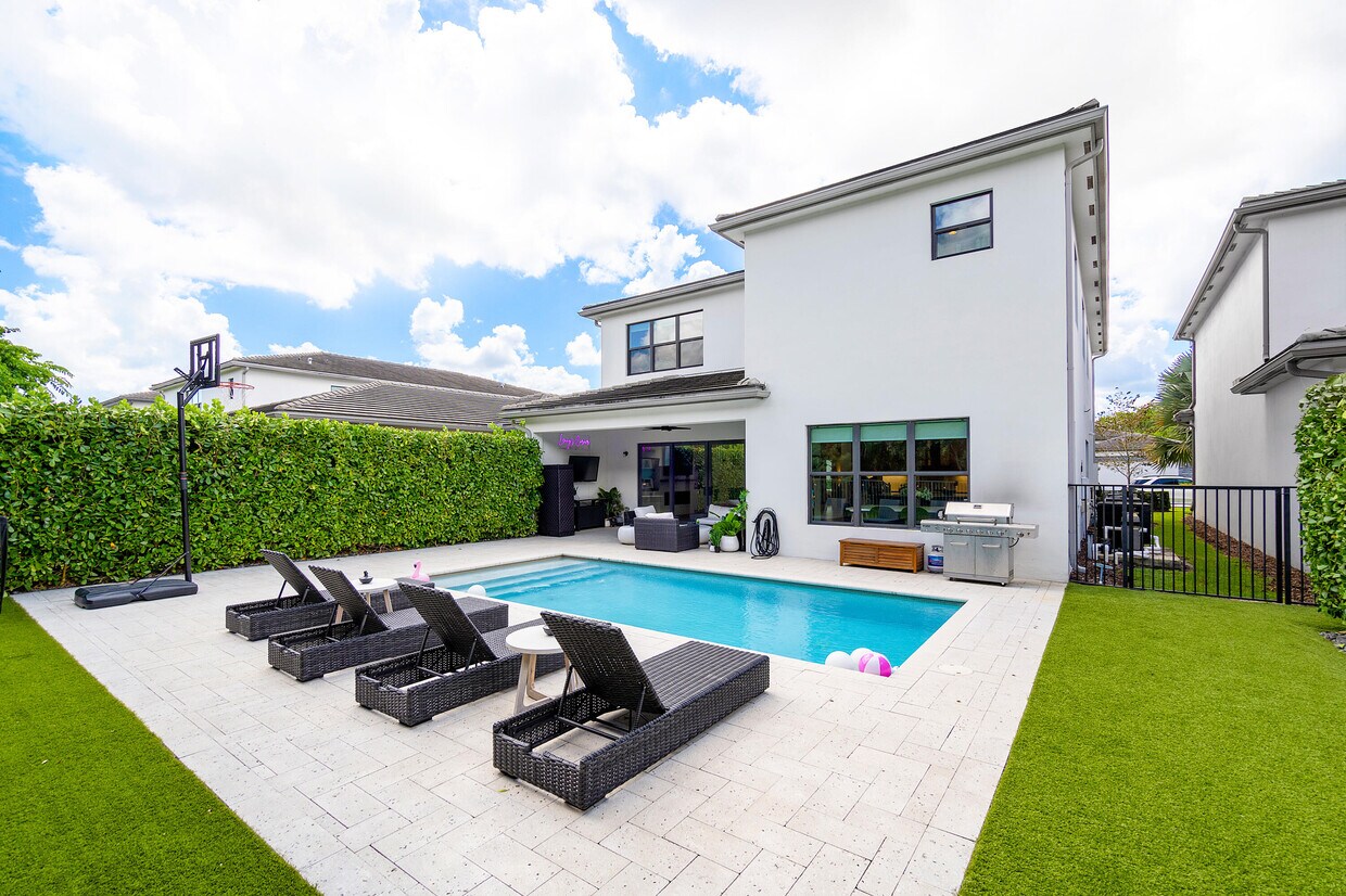 Foto principal - 17528 Rainstream Rd