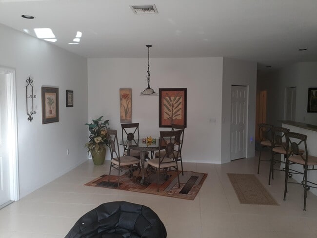 Building Photo - 1840 E Sanderling Ln