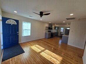 Building Photo - 914 Avenue K