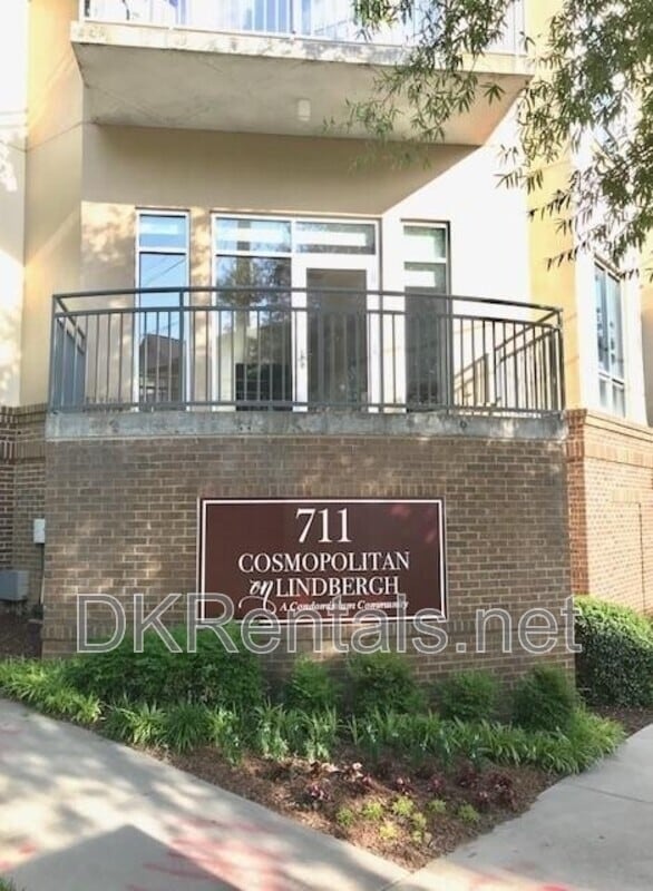 Building Photo - 711 Cosmopolitan Dr NE