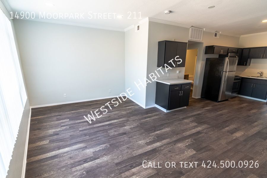 Primary Photo - 14900 Moorpark St