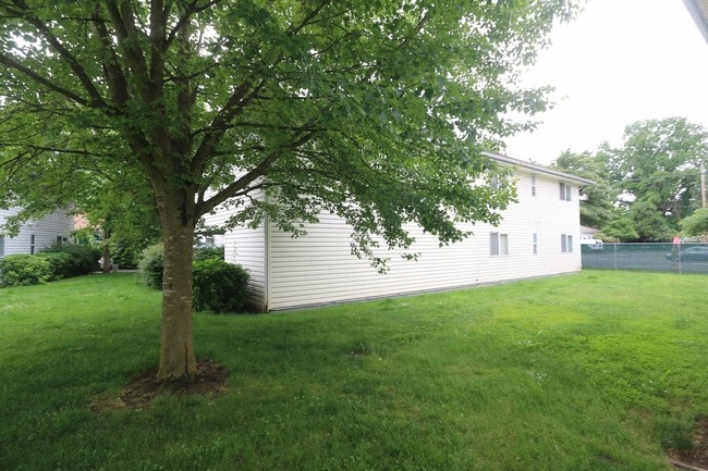 Building Photo - River Park Estates Triplex