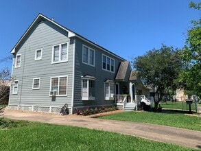 Building Photo - 1546 Lombardy St