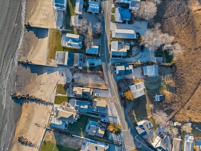 Building Photo - 176 Shore Rd