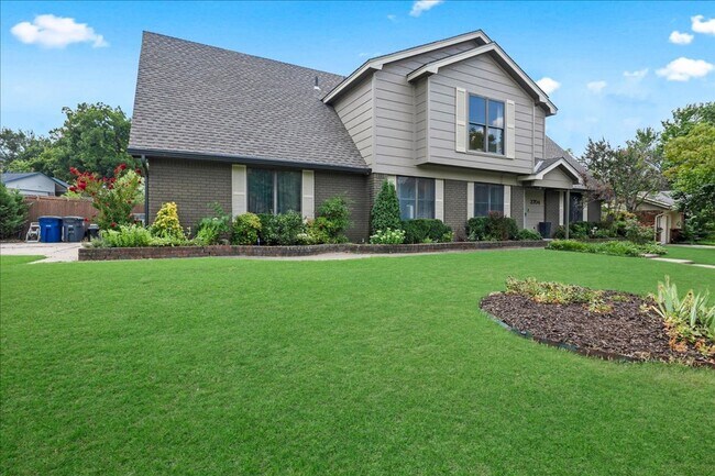 Building Photo - Beautiful two Story home in Windsor Park S...